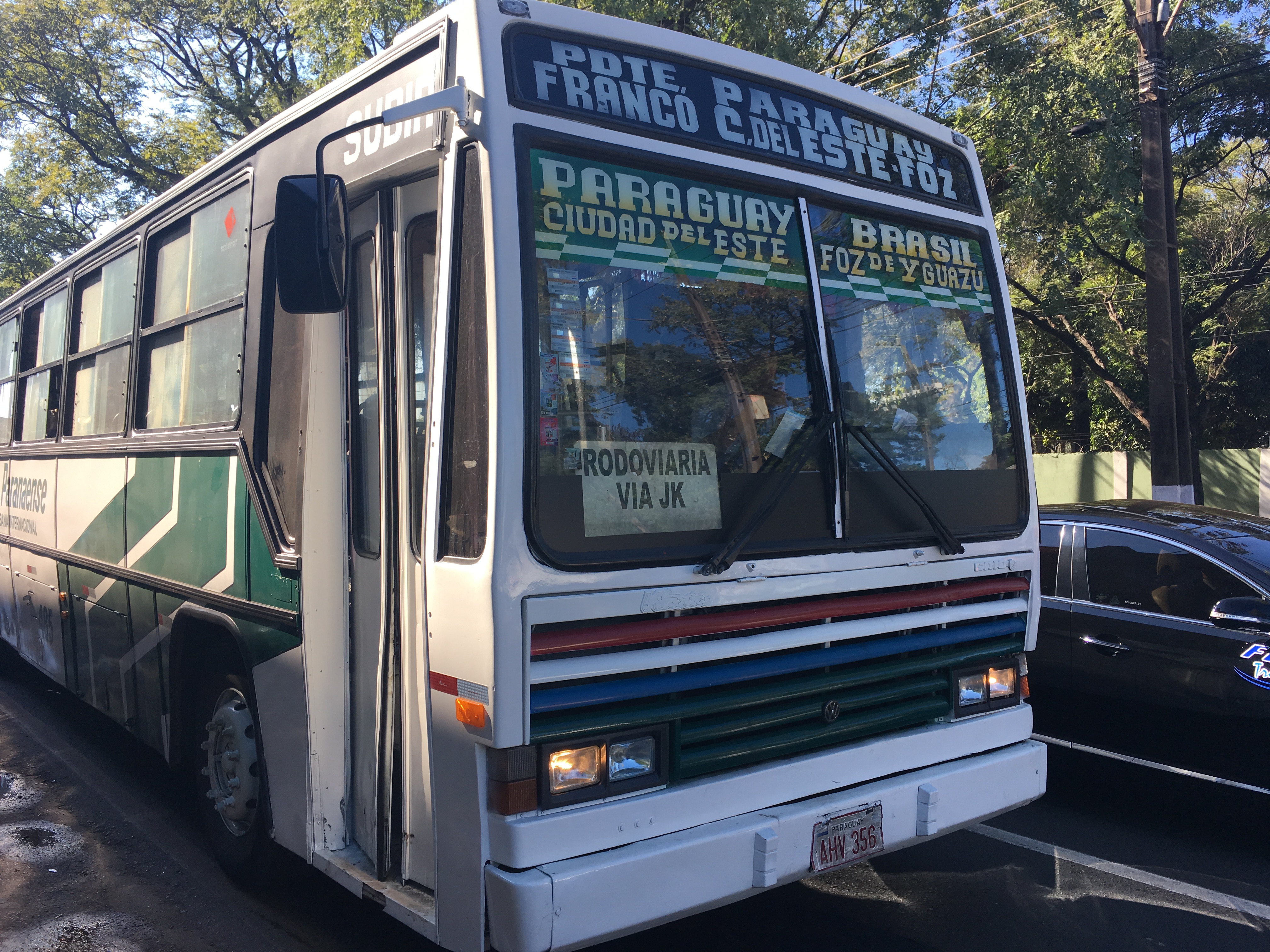 The local bus that runs between Foz do Iguacu and Ciudad del Este